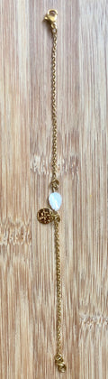 Mother-of-pearl leaf bracelet