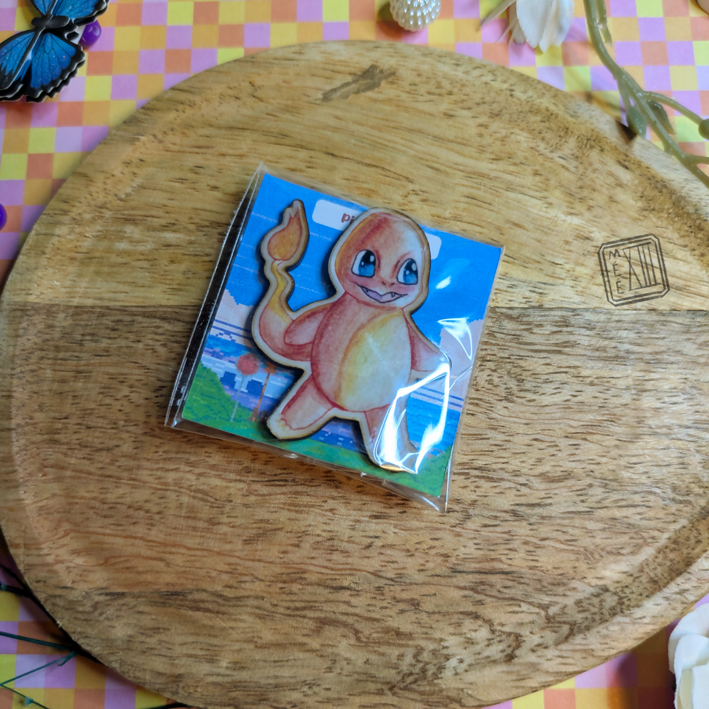 Pin's petit monstre orange