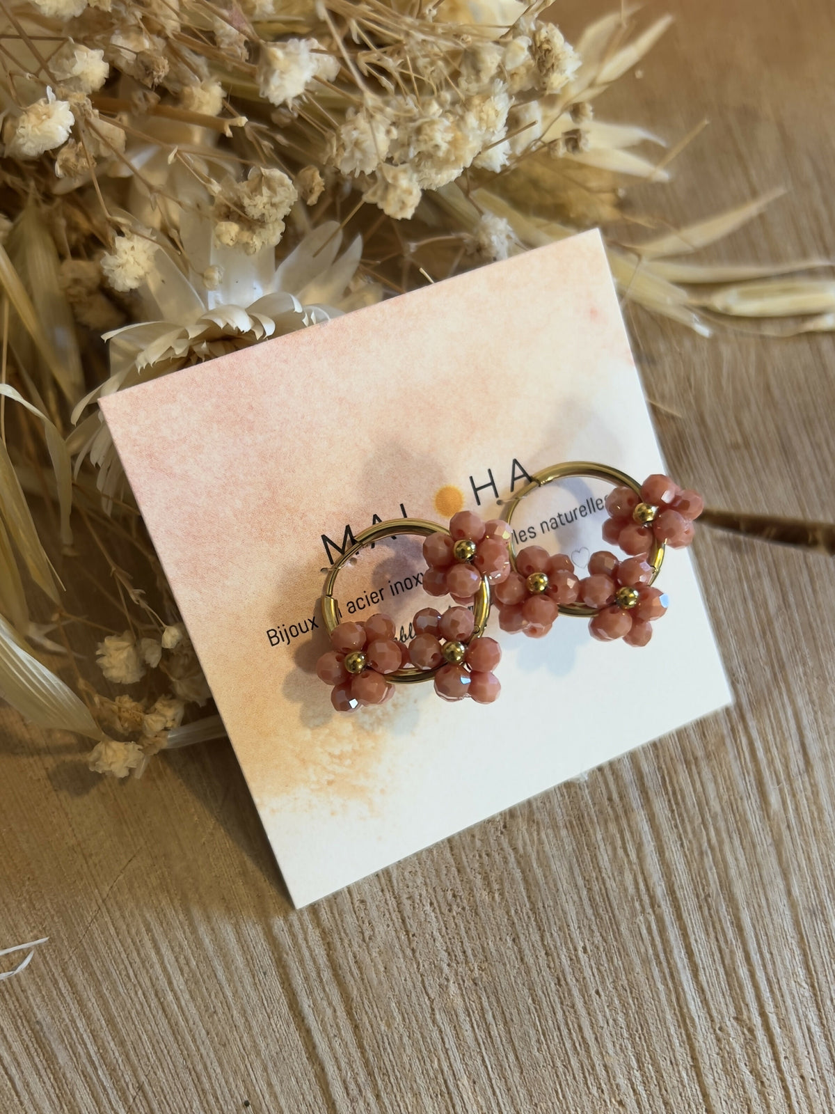 Grandes créoles petites fleurs rose corail