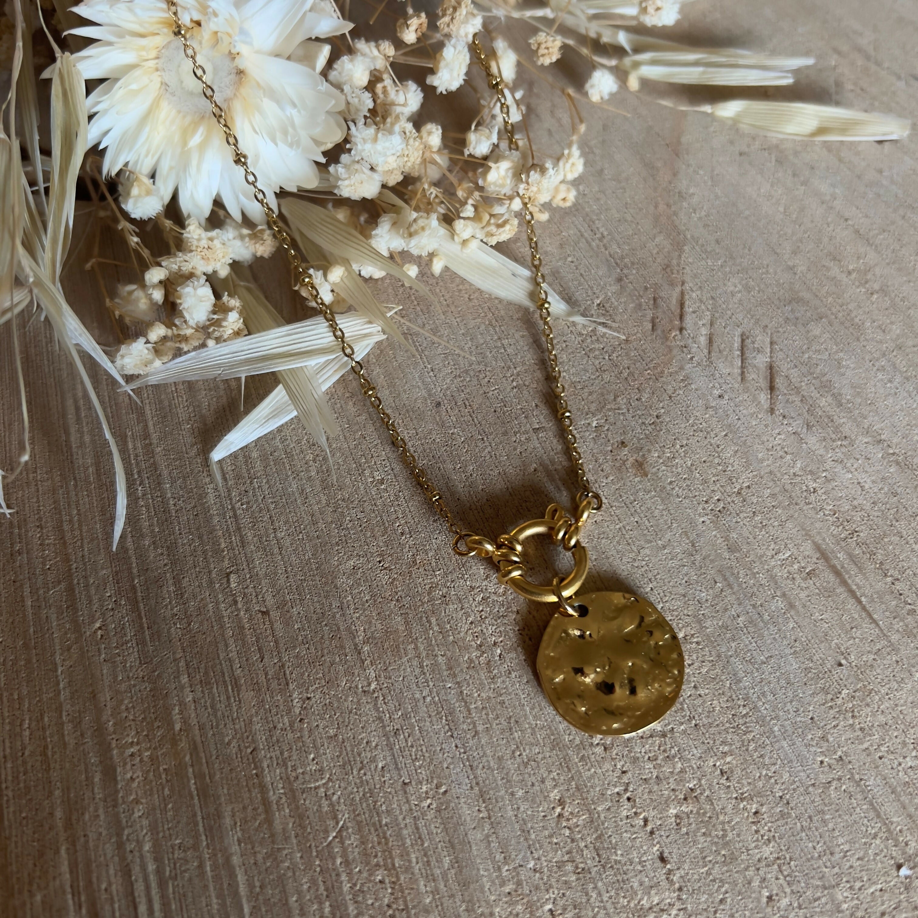 Interchangeable hammered pendant necklace