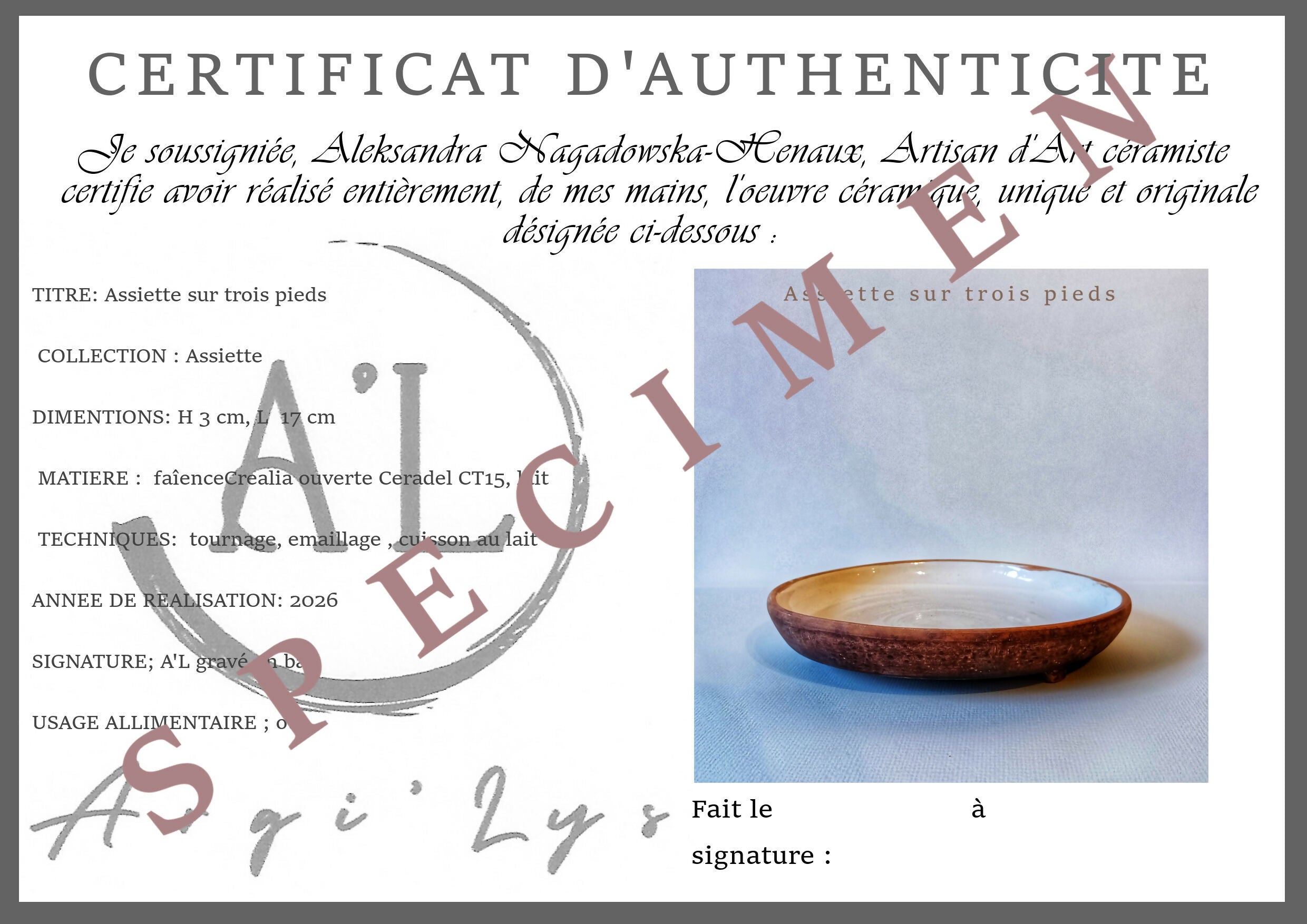 Plate on three feet