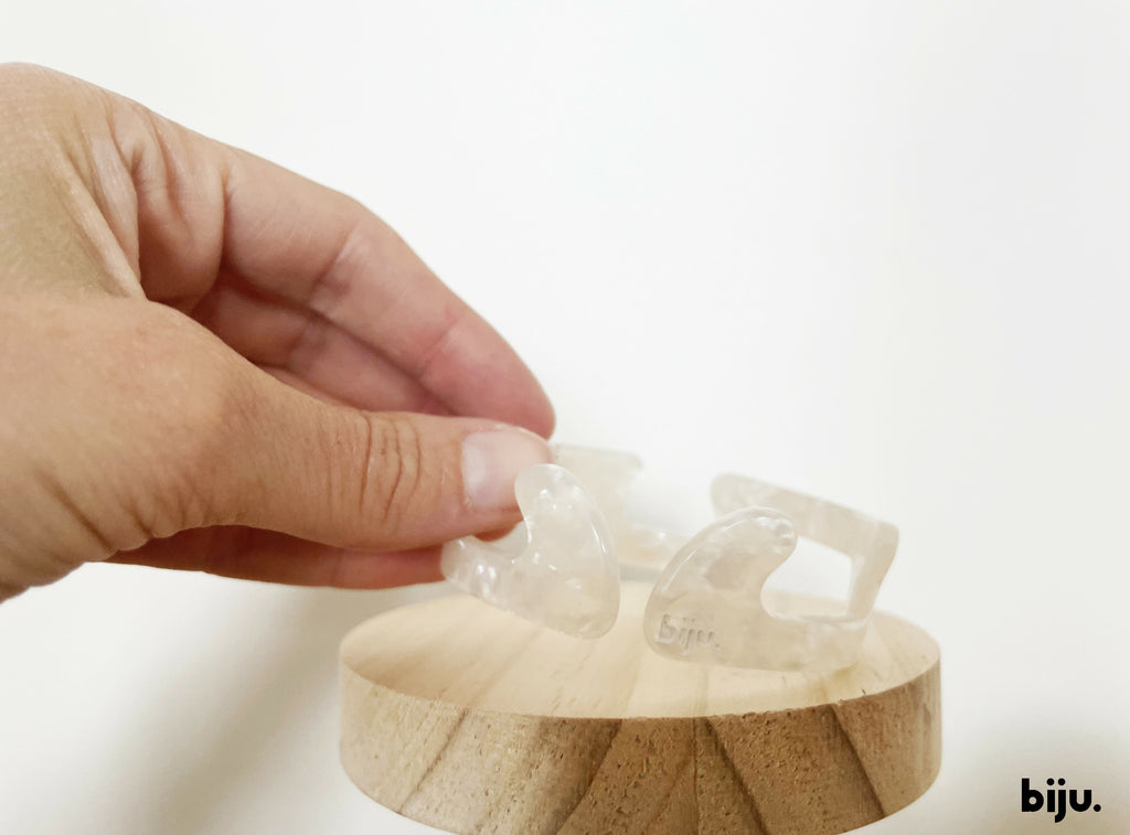 biju. the phone holder bracelet
