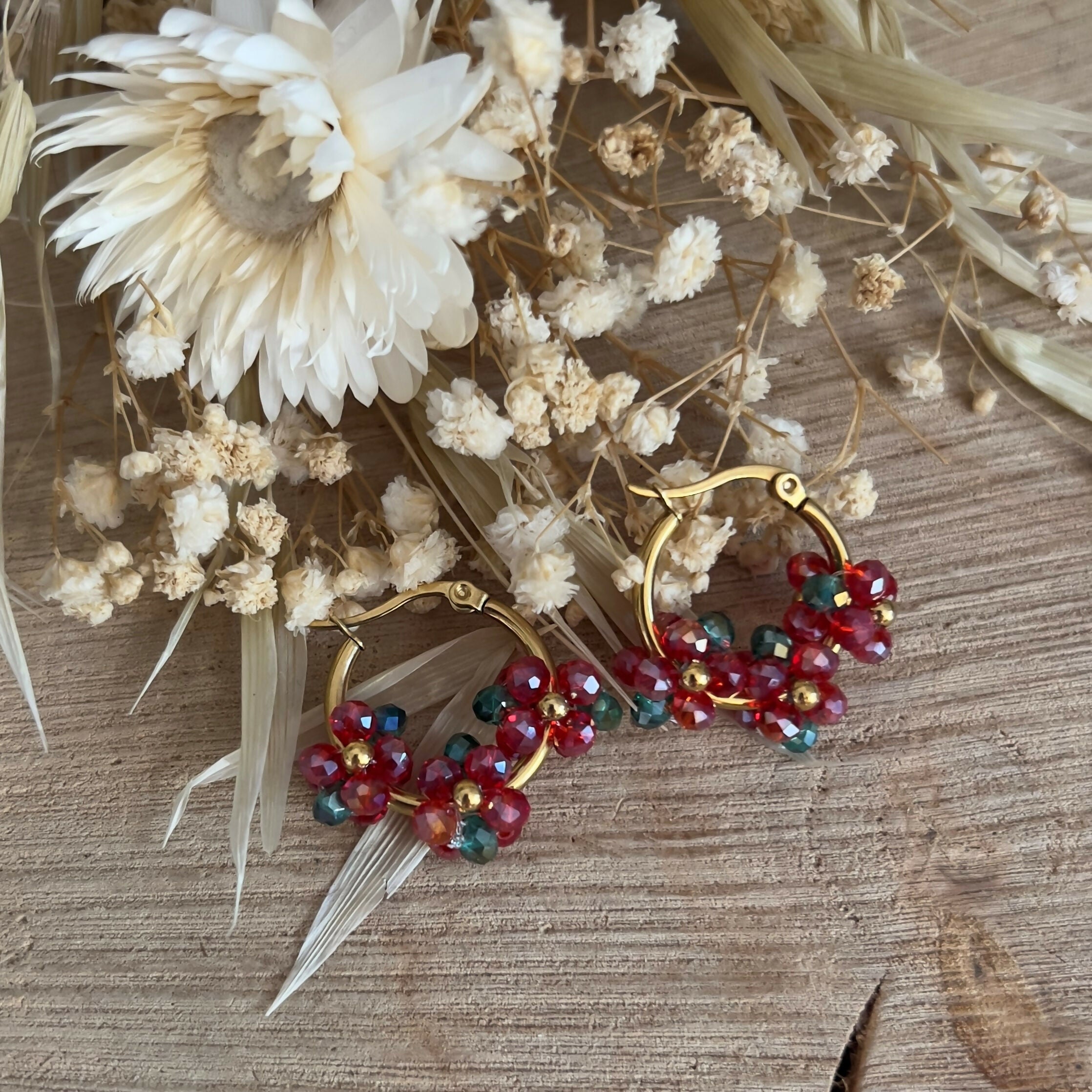 Grandes créoles petites fleurs rouges/vertes