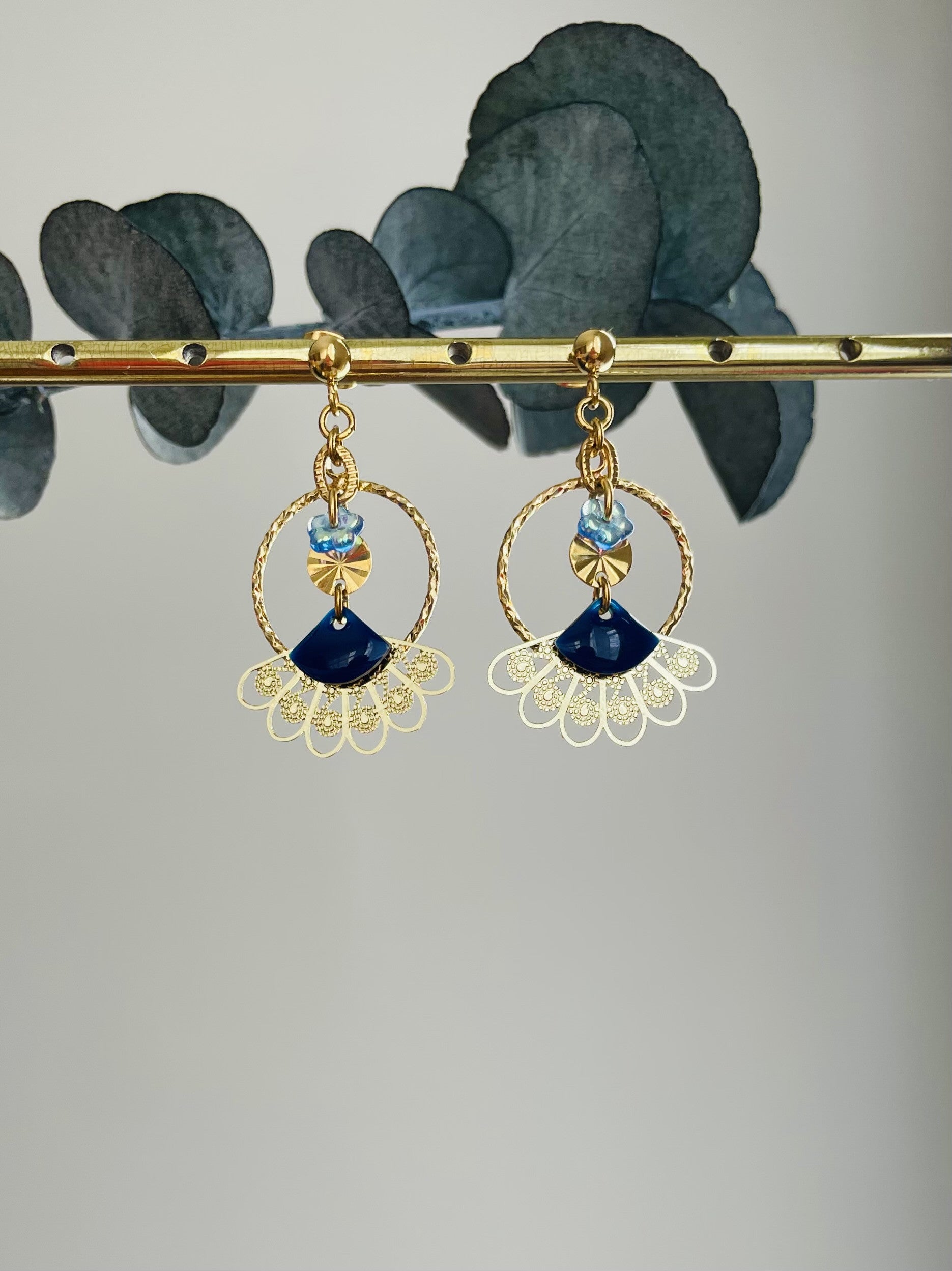 "Bohemian mini fan sleeper" earrings in blue
