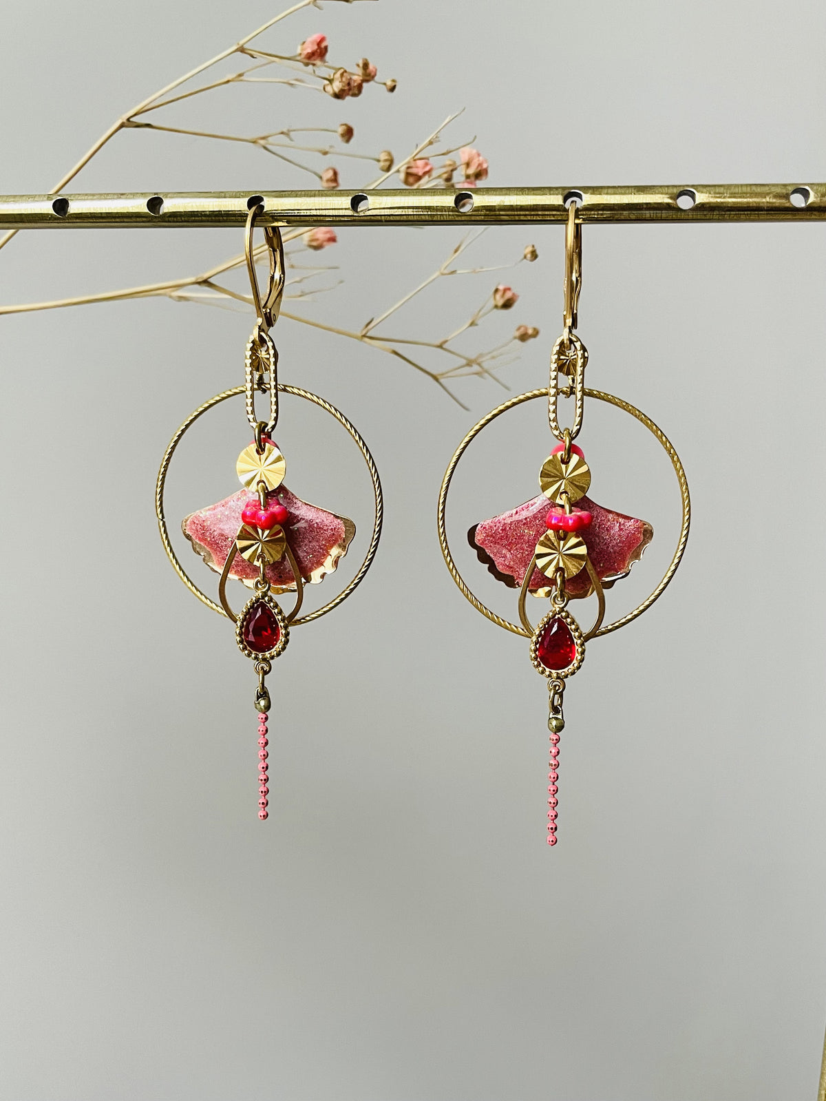 Dormeuses "Gingko funambule" roses et rouges