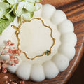 Bracelet Anémone en acier inoxydable plaqué or, bijou floral artisanal élégant - Flowrette