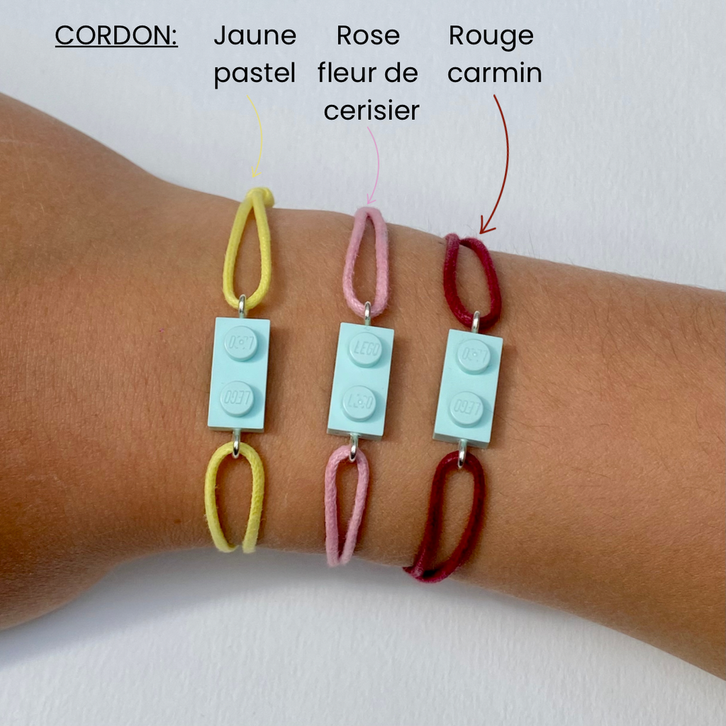 Bracelet d'amitié avec une brique Lego et cordon coton ajustable