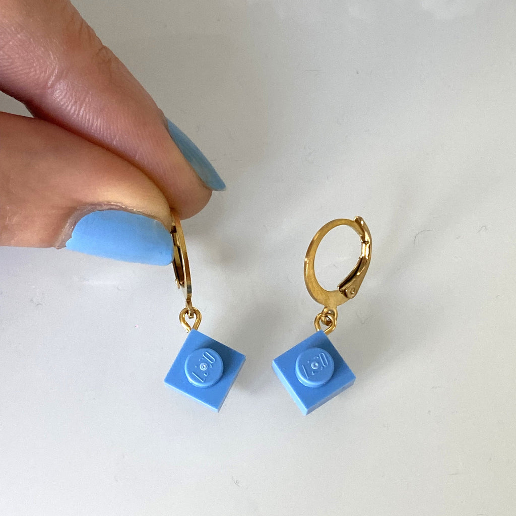 Mini boucles d'oreilles Dormeuses en acier inoxydable avec une brique de Lego®