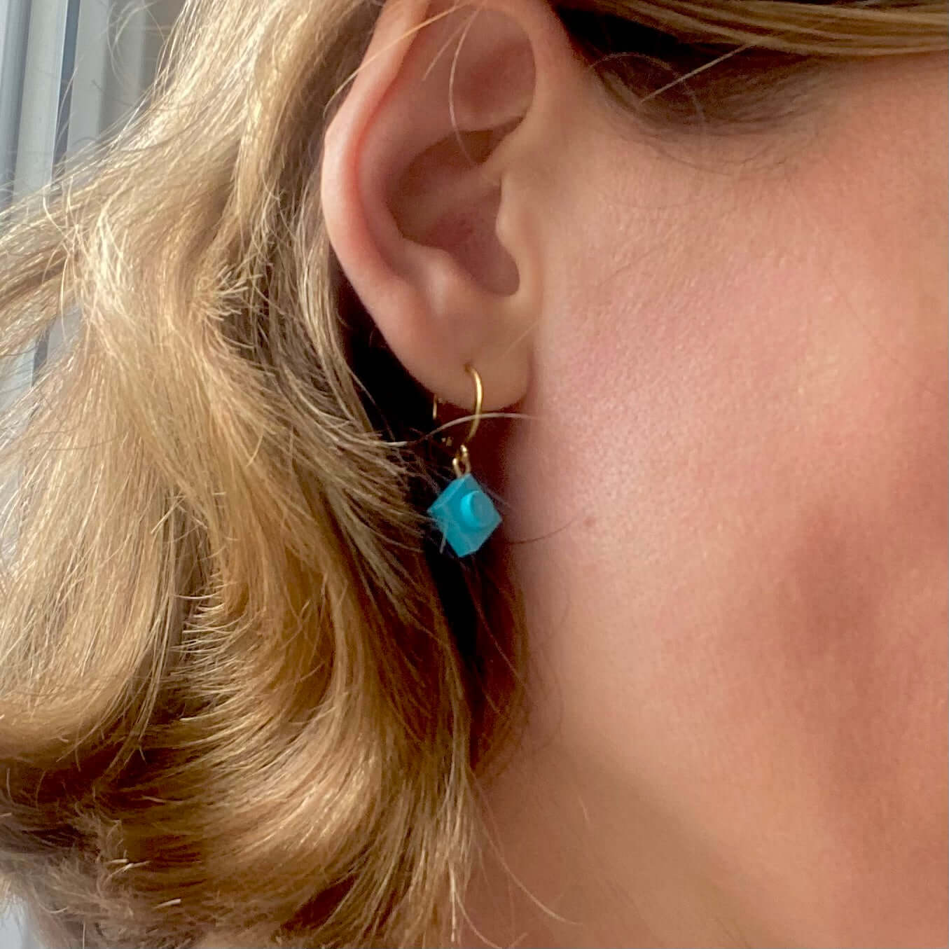 Mini boucles d'oreilles Dormeuses en acier inoxydable avec une brique de Lego®