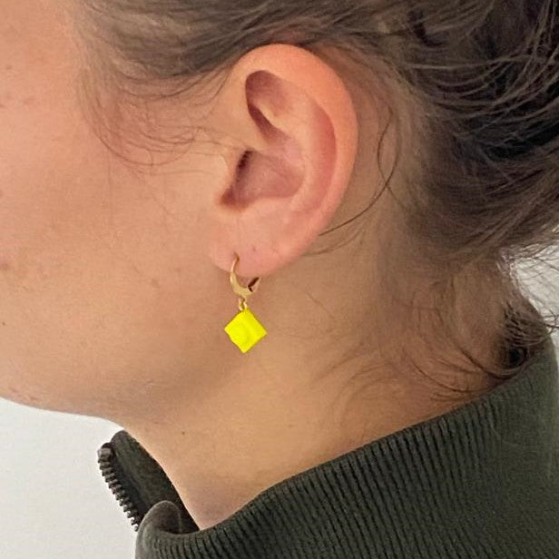 Mini boucles d'oreilles Dormeuses en acier inoxydable avec une brique de Lego®