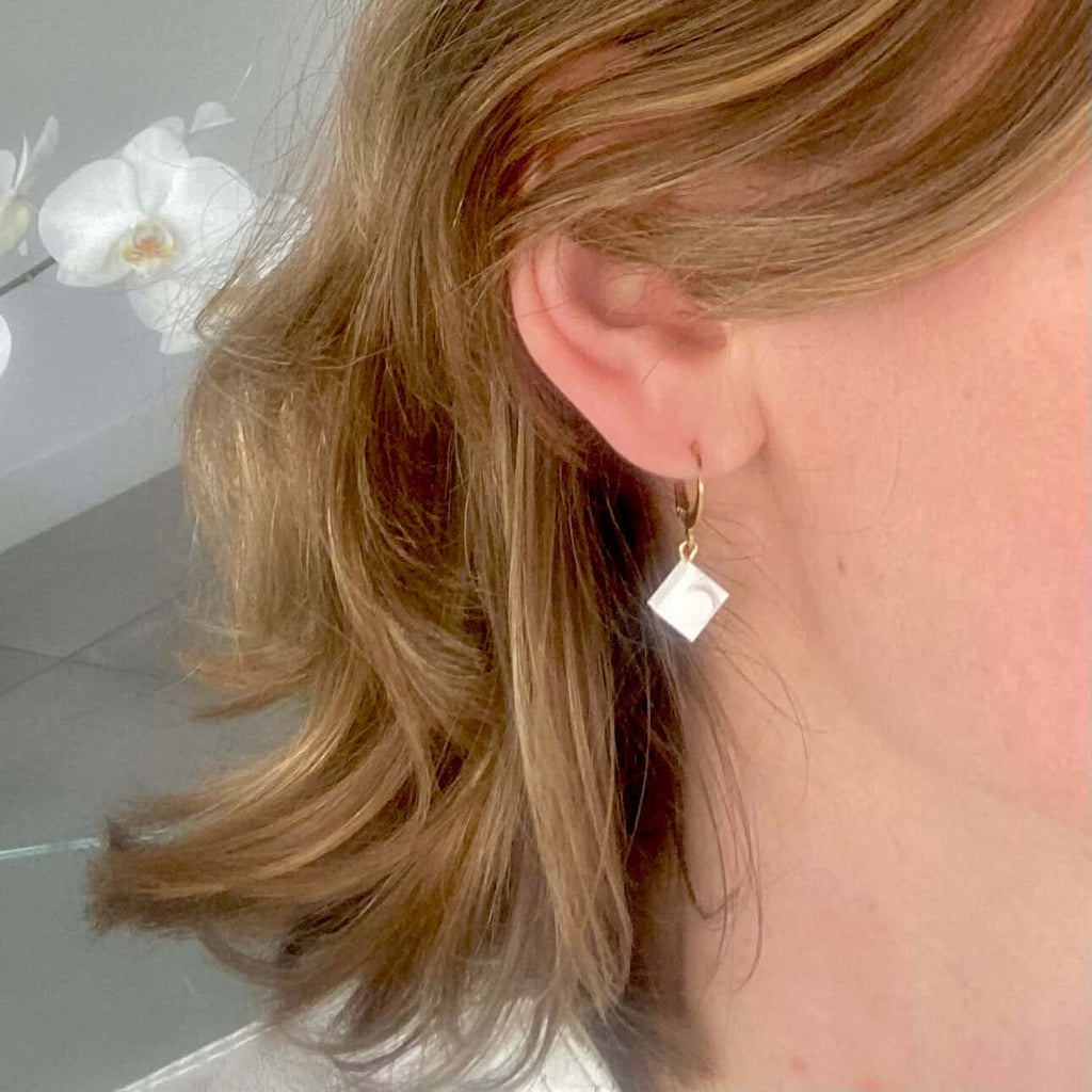 Mini boucles d'oreilles Dormeuses en acier inoxydable avec une brique de Lego®