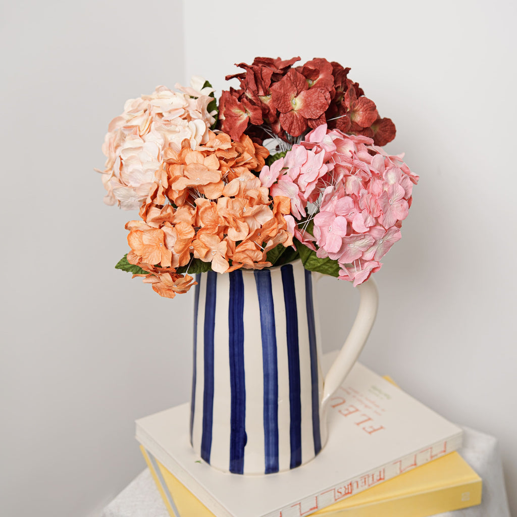 Carafe rayée bleu avec fleurs - décoration - vase - Flowrette