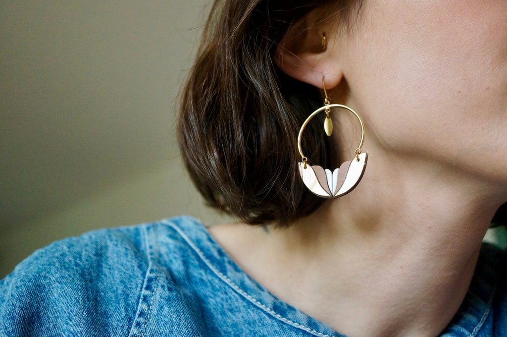 Boucles d'oreilles "Mila" en plexiglas noir
