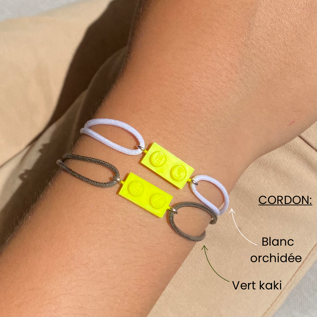 Fluorescent bracelet with a Lego® and an adjustable cord