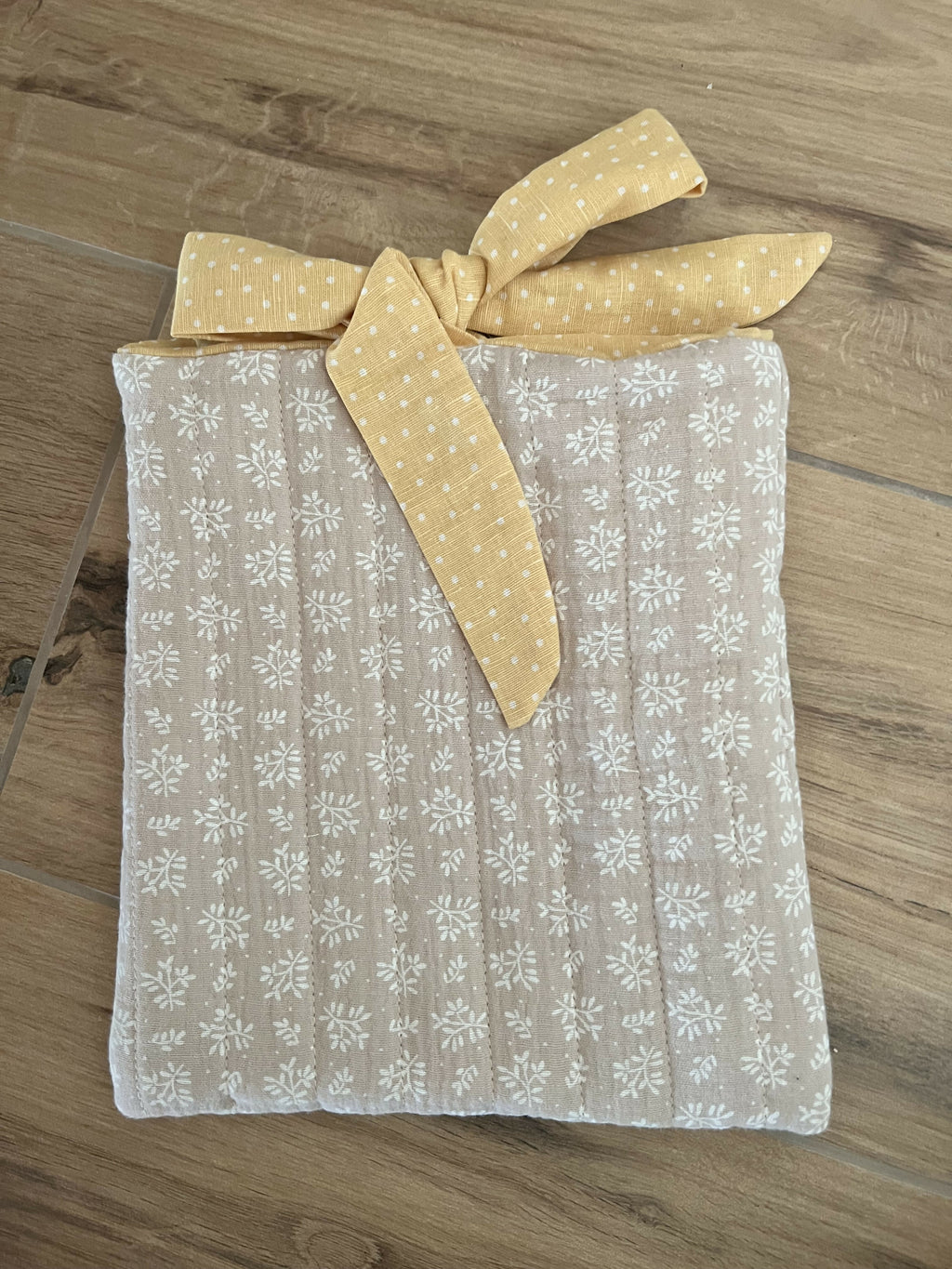 Book sleeve / Health record cover
