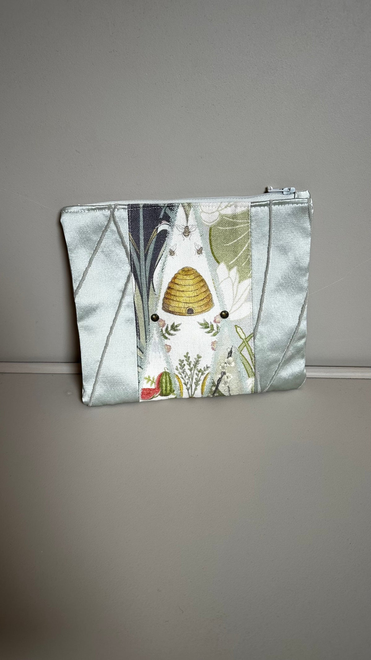 Chic honey clutch
