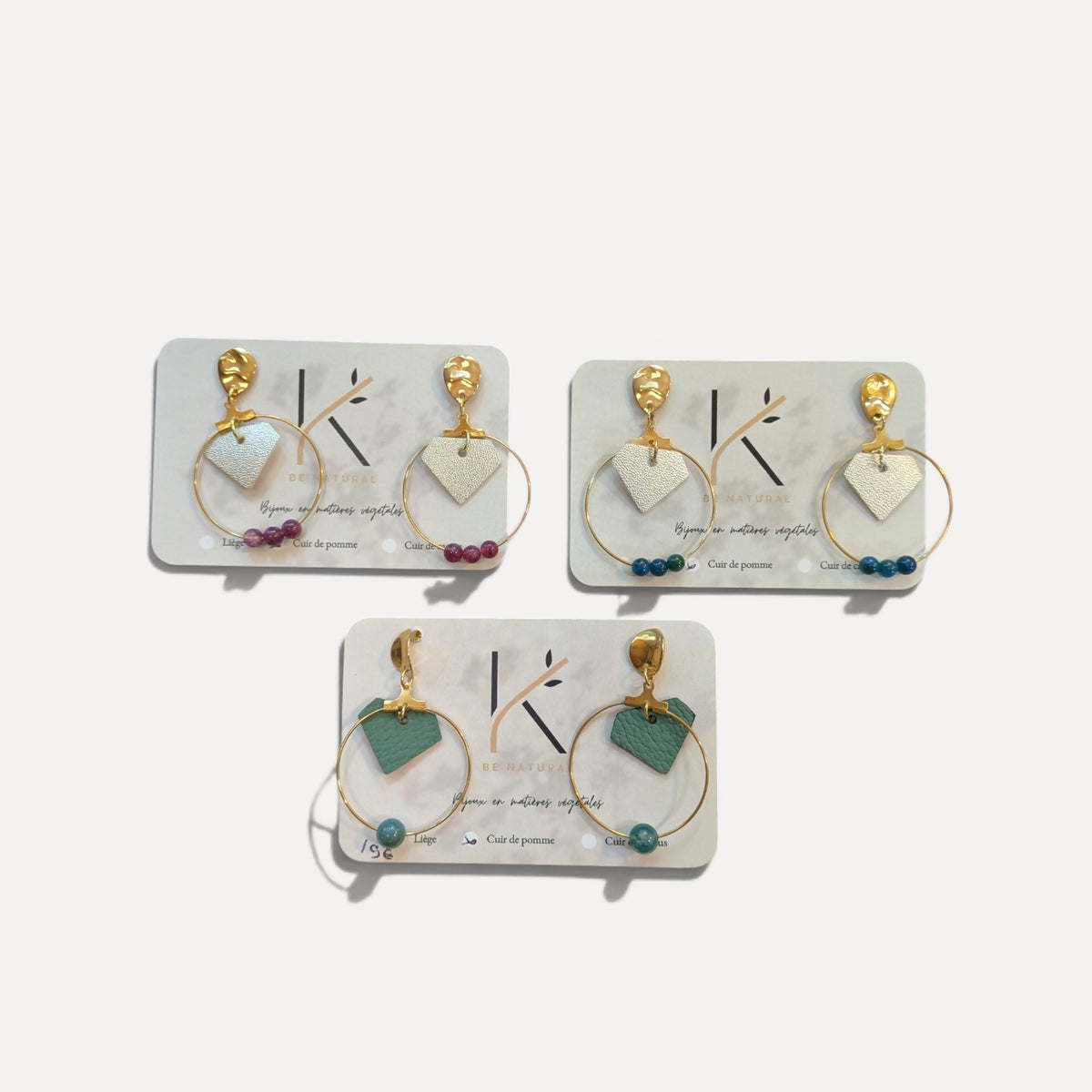 Boucles d'oreilles en cuir de pomme et perles 19E