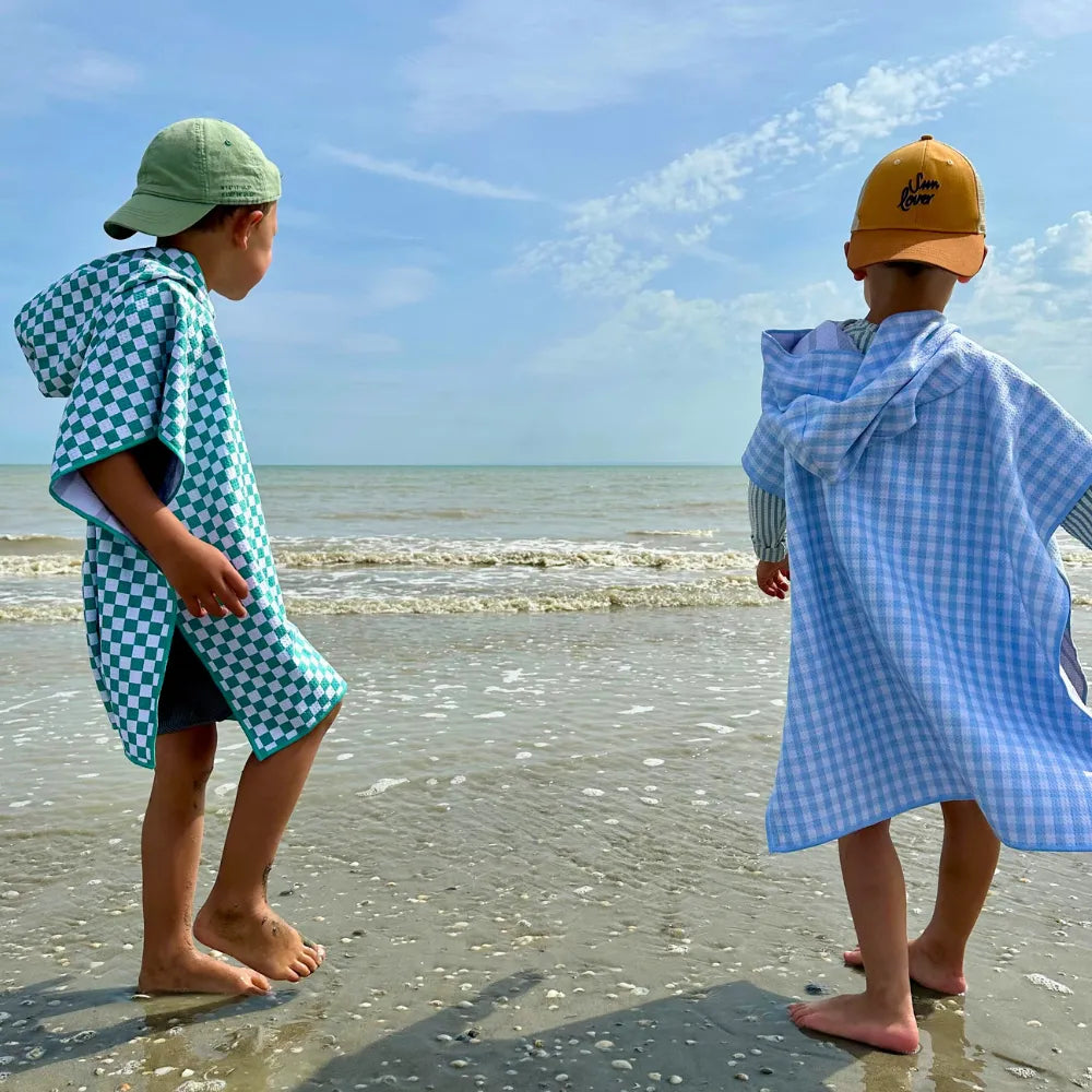 Poncho de plage enfant damier vert – doux & pratique