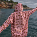 Poncho de pluie Alexie rose à motifs léopard avec capuche