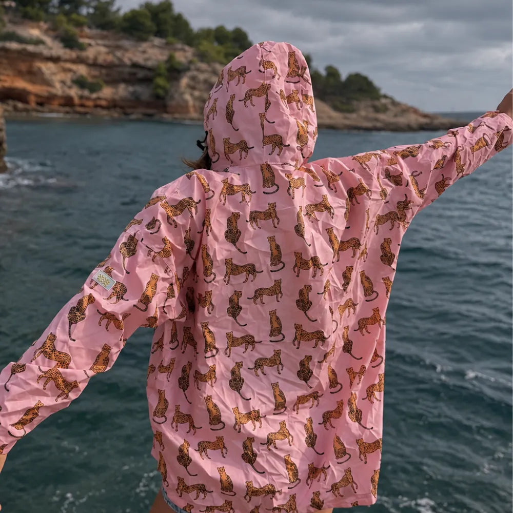 Poncho de pluie Alexie rose à motifs léopard avec capuche