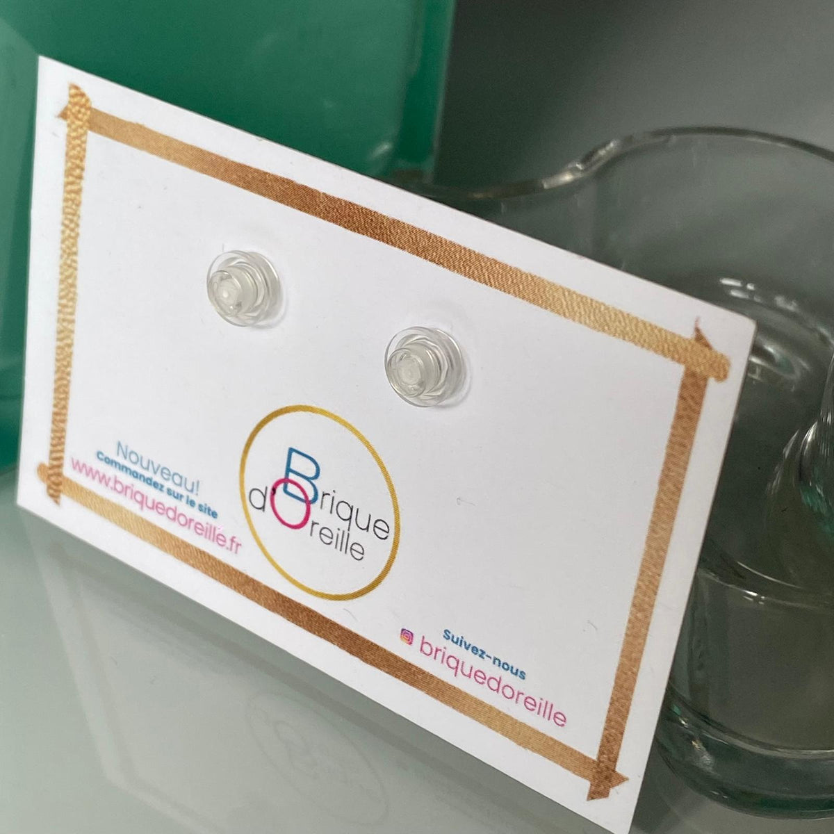 Puces d'oreille avec une brique Lego ronde