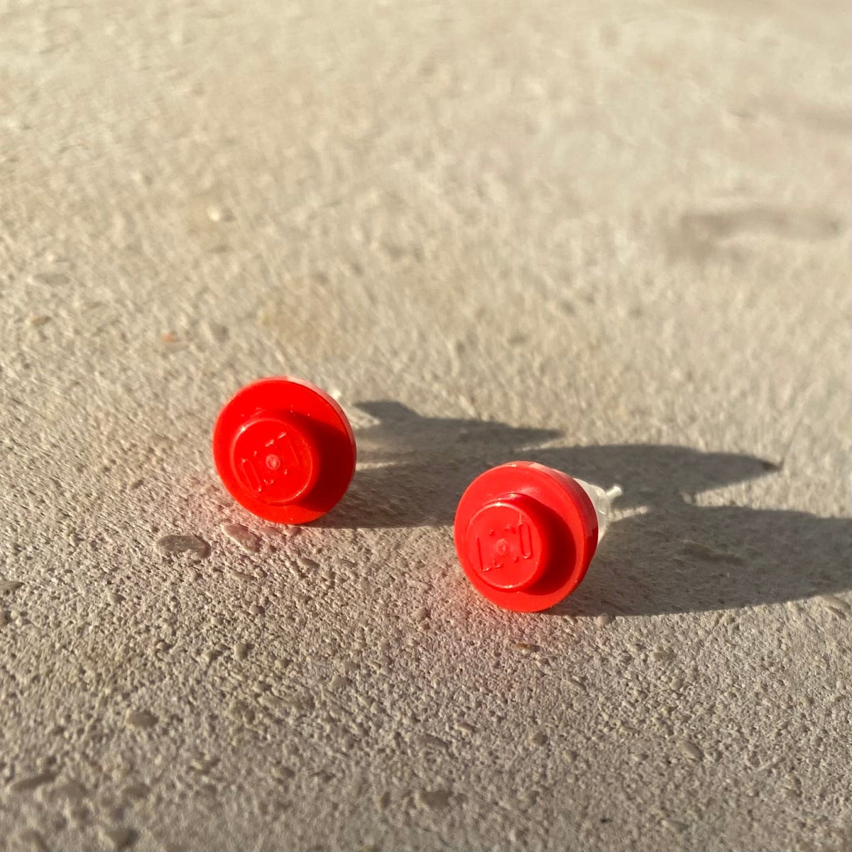 Puces d'oreille avec une brique Lego ronde
