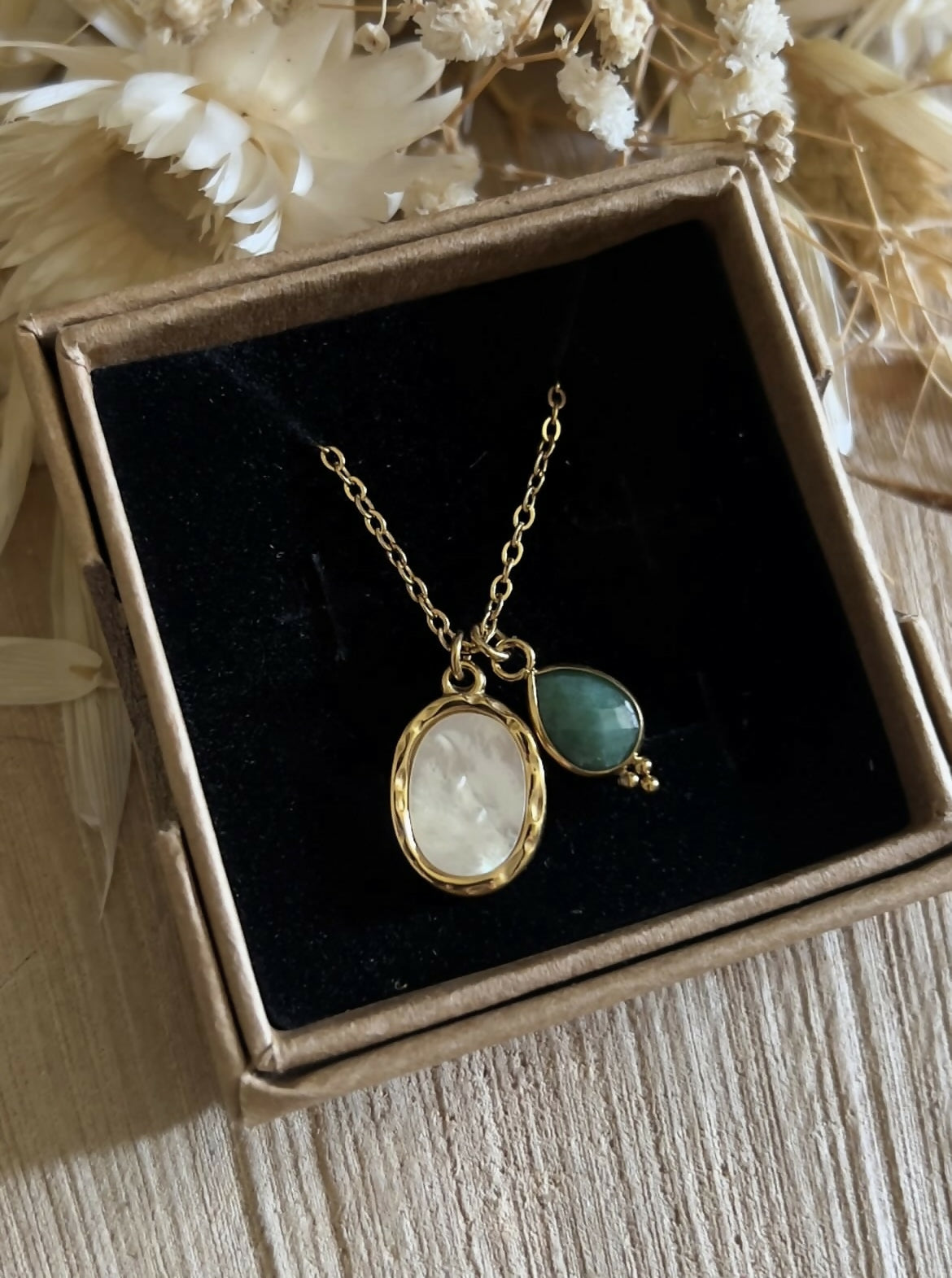 Collier nacre + goutte en Jade Africain