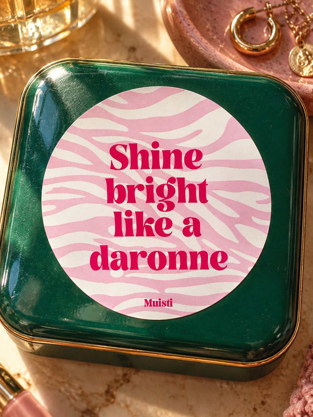 Sticker Muisti Shine bright like a daronne collé sur une boîte à bijoux