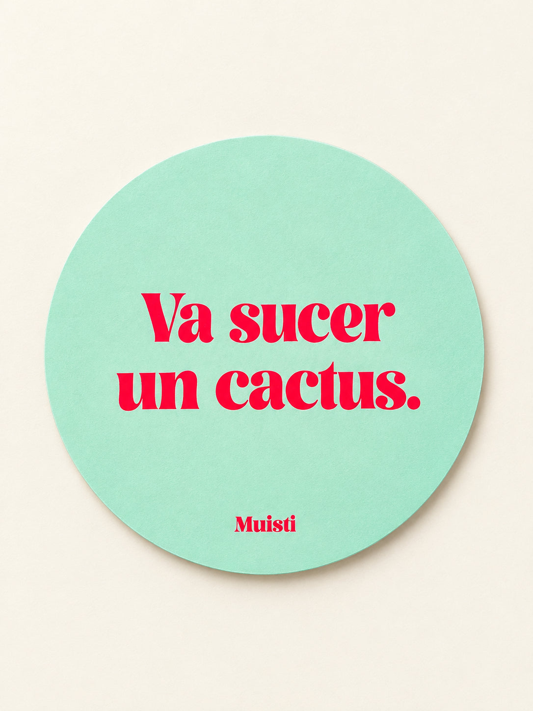 Sticker Muisti Va sucer un cactus. à plat sur fond ivoire