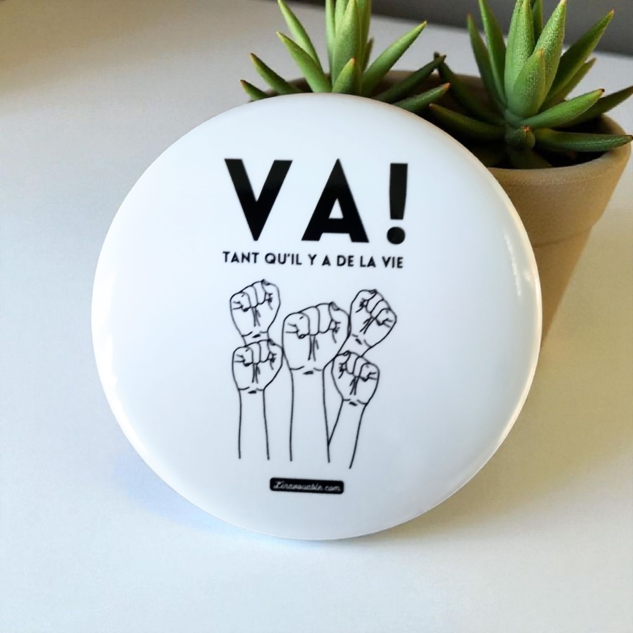 BADGE "GO! AS LONG AS THERE IS LIFE" Text