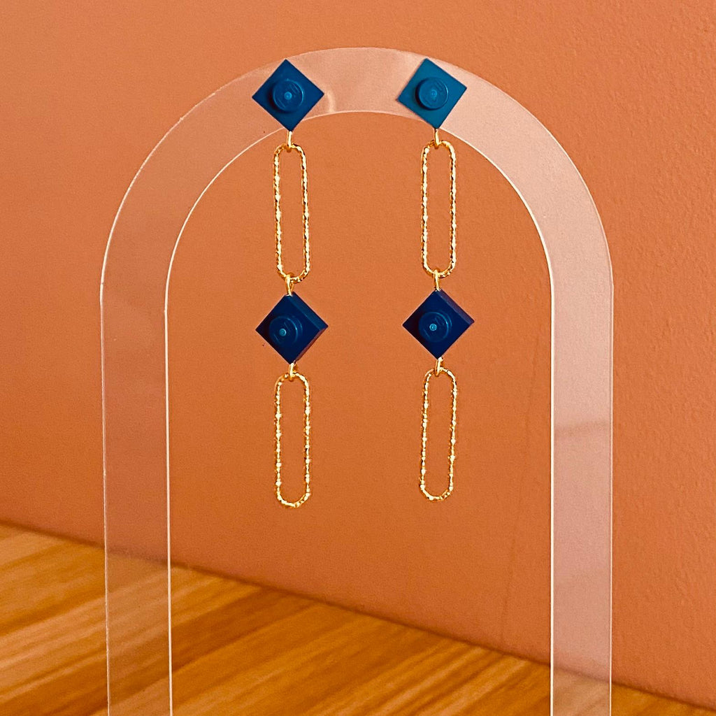 Boucles d'oreilles longues avec un brique Lego - Les Voltigeuses