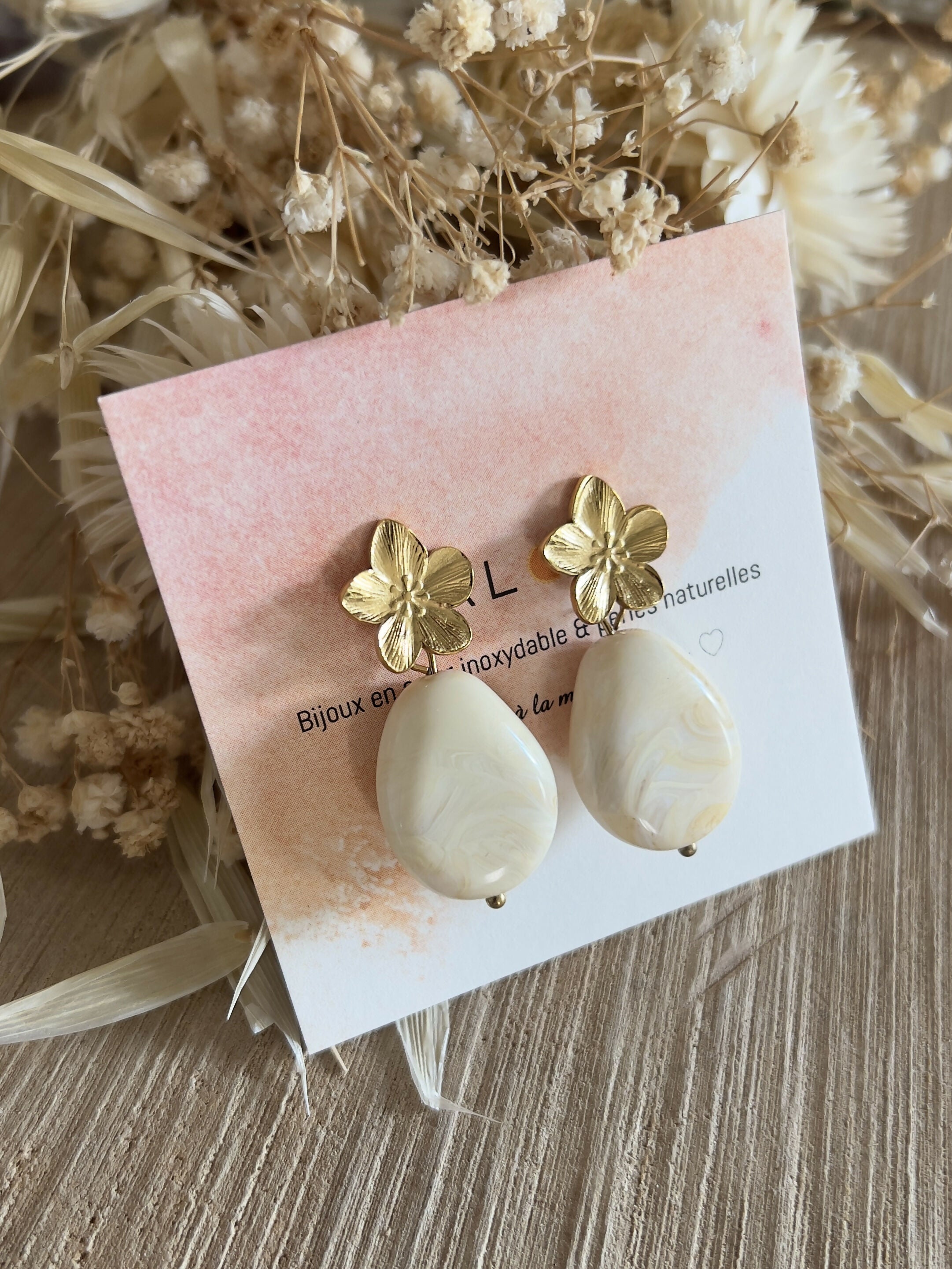 BO petites fleurs & perles résine blanche