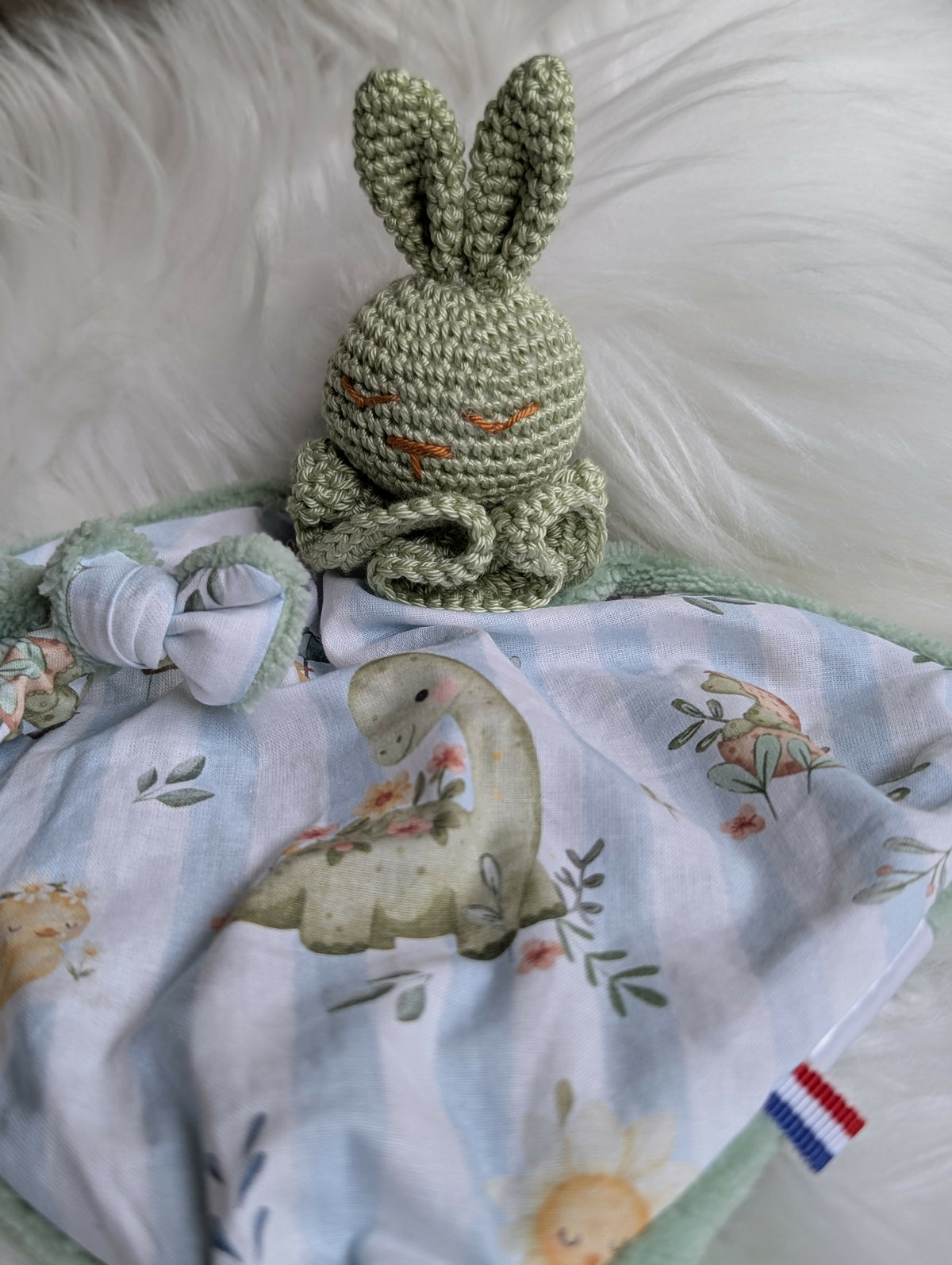 doudou lapin vert dinosaure éléphant
