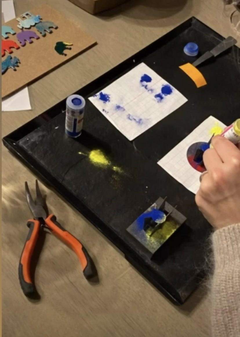 atelier individuel créatif initiation à l'émail et création d'un bijou unique