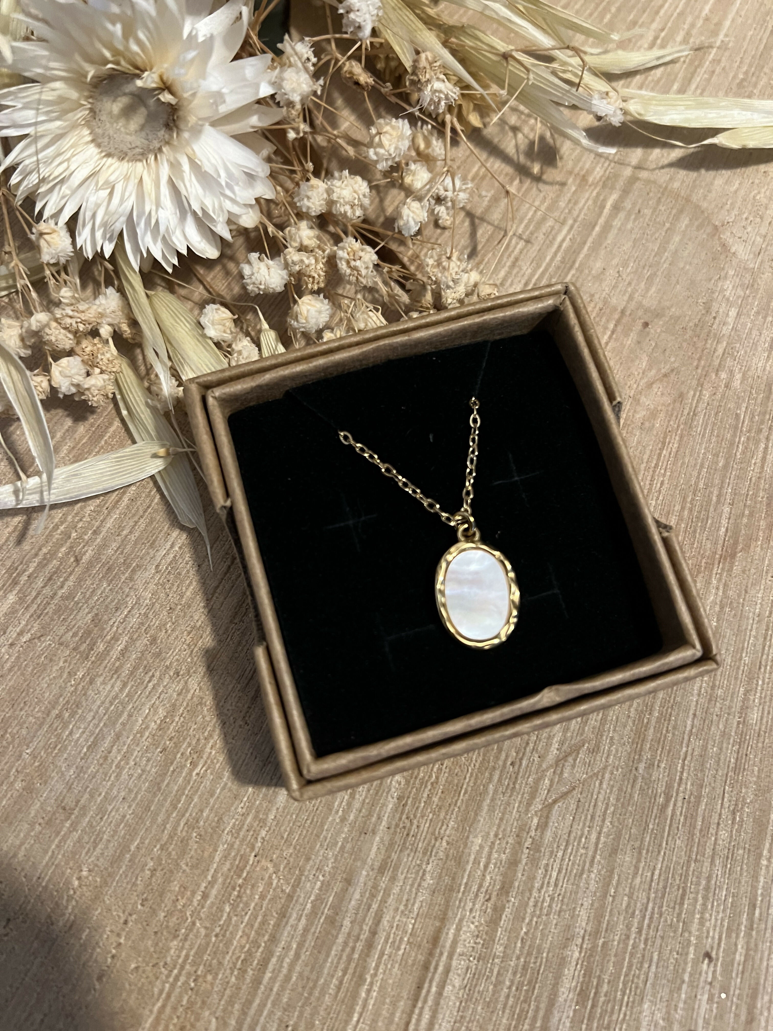 Collier long 60cm pendentif ovale nacre