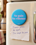 Magnet Muisti « No pain No rillettes » tenant un petit mot dans une scène du quotidien.