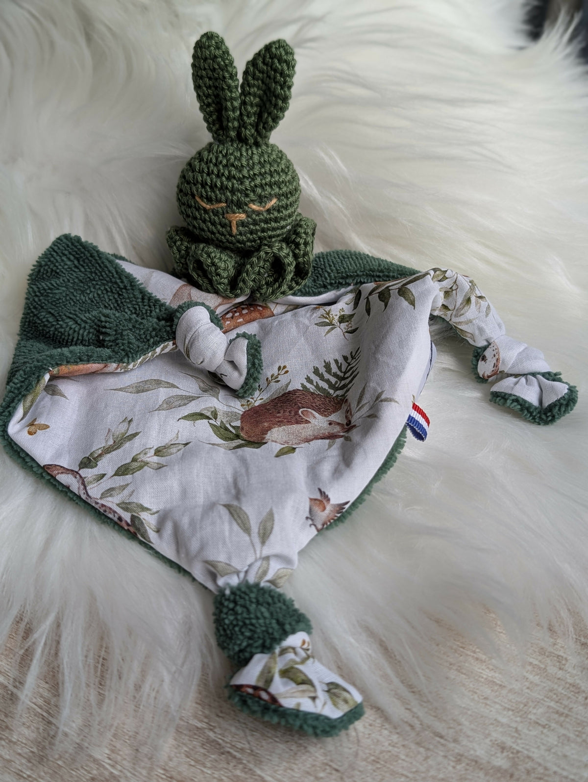 Doudou lapin vert animaux de la forêt