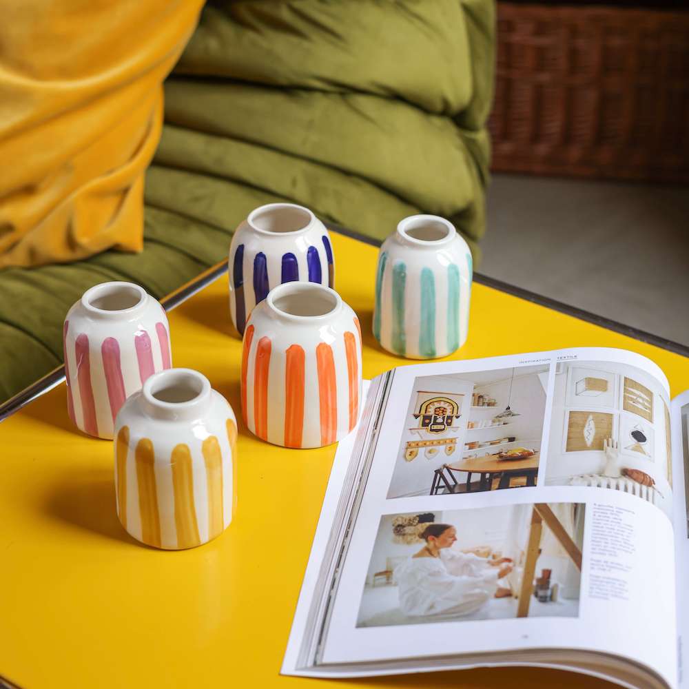 jaune-vase-raye