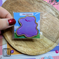 Pin's en bois artisanal petit monstre changeforme
