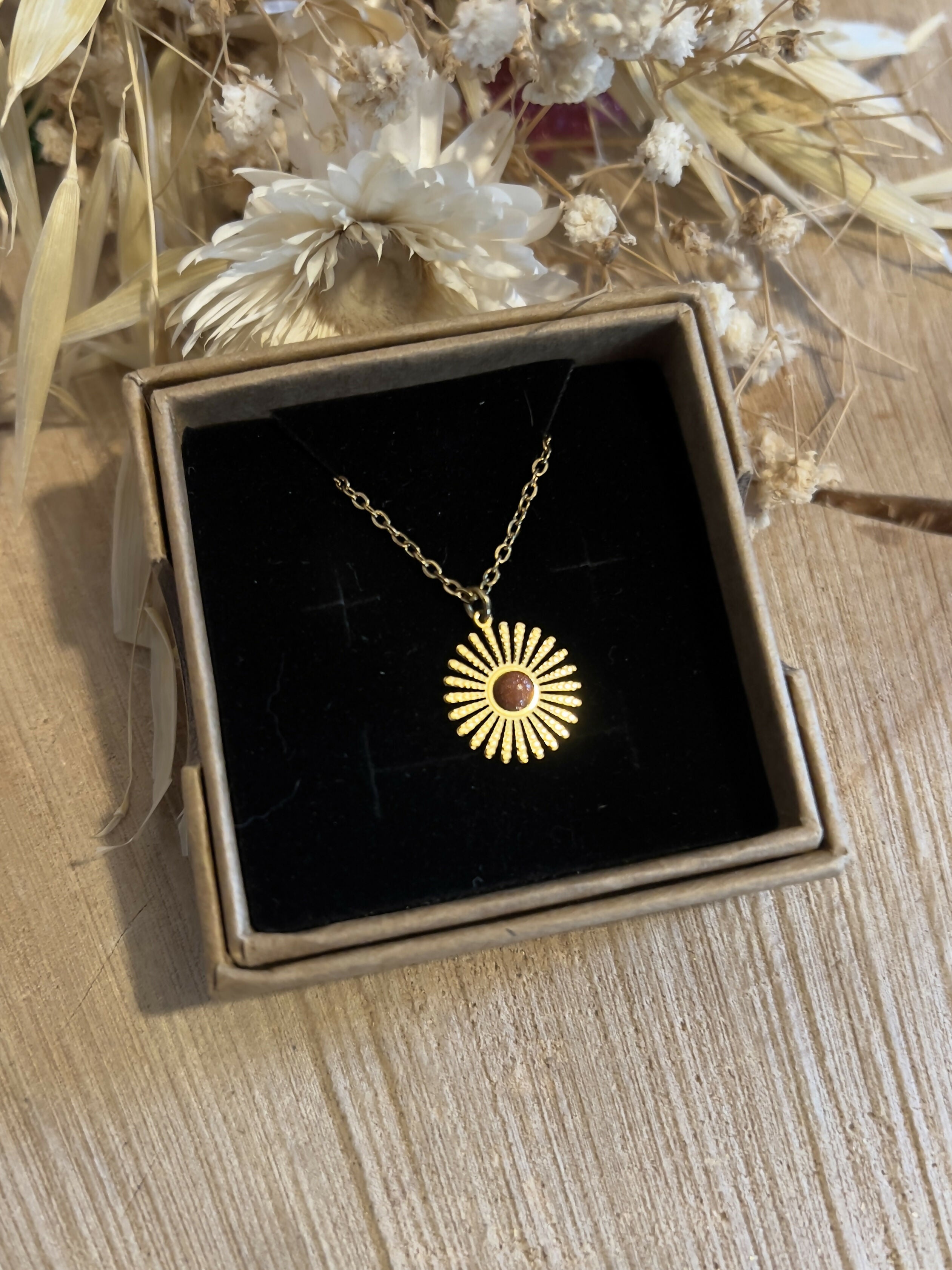 Collier soleil + perle marron brillante