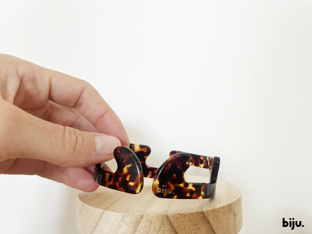 biju. the phone holder bracelet