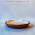 Plate on three feet