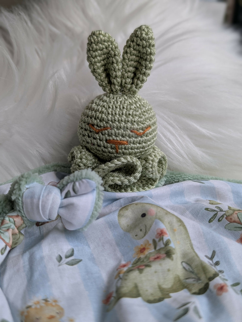 doudou lapin vert dinosaure éléphant