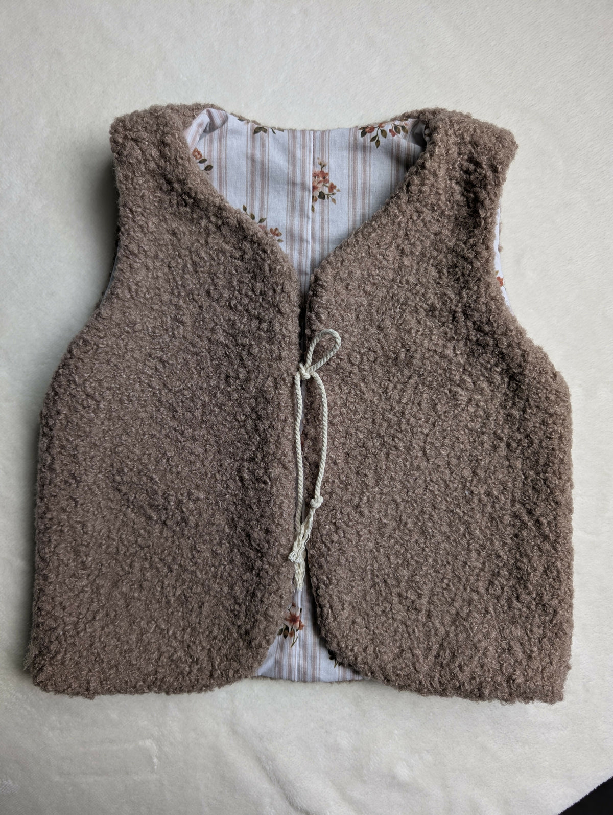 GILET DE BERGER 4-6 ans Bouclettes beige bouquet de fleurs