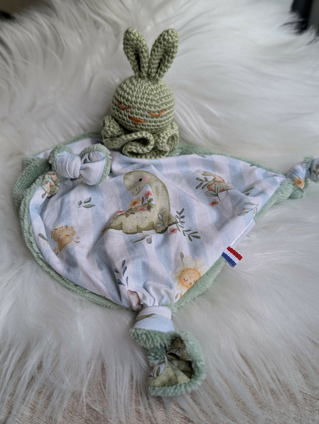 doudou lapin vert dinosaure éléphant